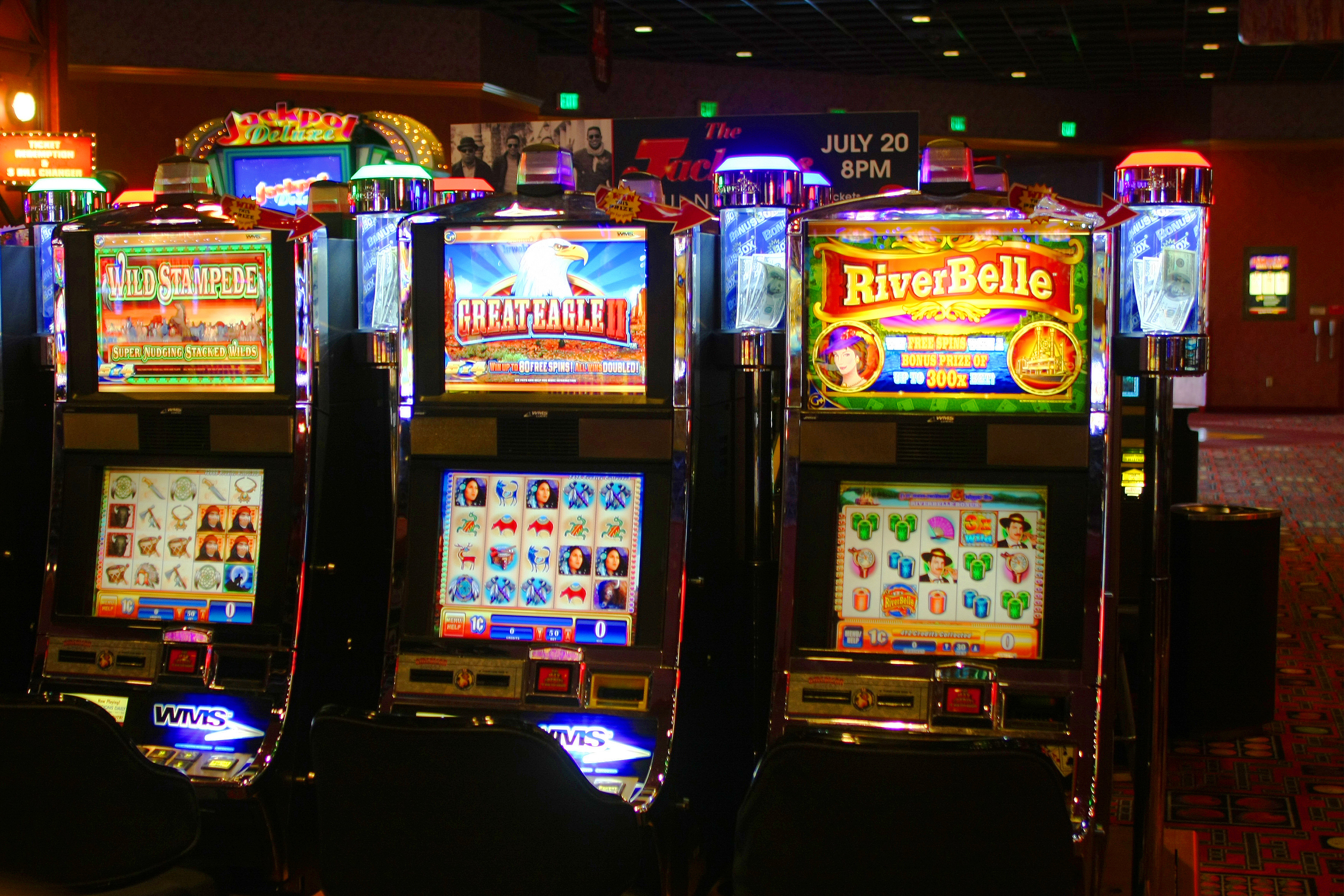 Игровые автоматы где выигрывают без первоначального. Игровые автоматы. Современные игровые автоматы. Автомат казино. Классические игровые автоматы.