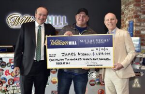 US – William Hill hands $1.275m cheque to Tiger Woods backer