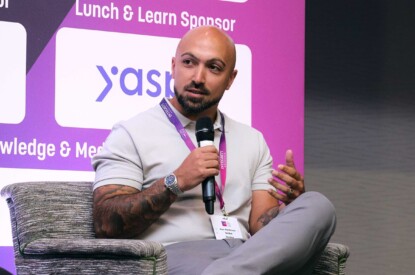 Alex Henderson Midnite em escala 415x275 c