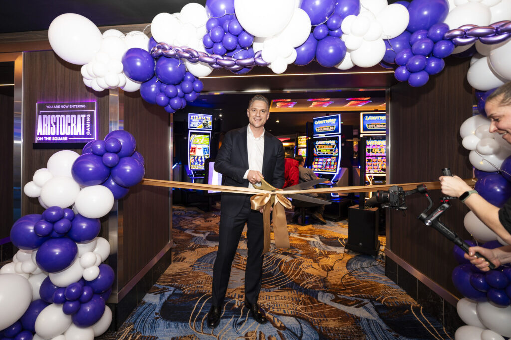 Метрополитан Гејминг покреће Аристократа на тргу у Емпајер казину 2 AristocratOnTheSquare2