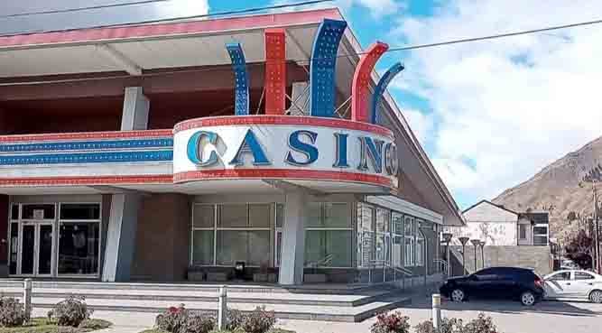 Trewelyn S.A. closed the Casino de Esquel on March 25