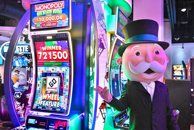 Monopoly Big Board Bucks